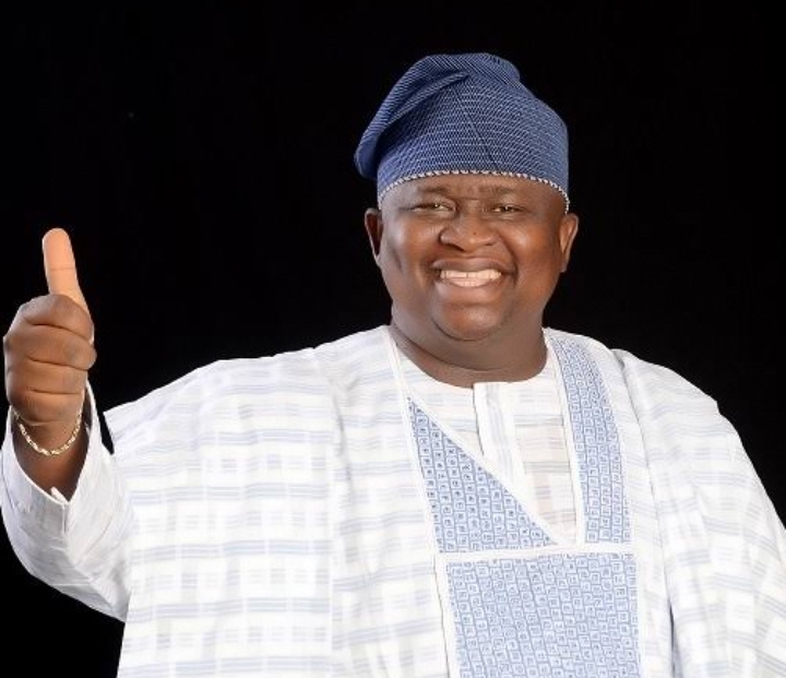 Senator Adeola Felicitates with Constituents, on Yuletide