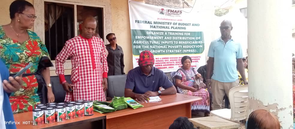 FG distributes agro-inputs, fertiliser to Anambra farmers